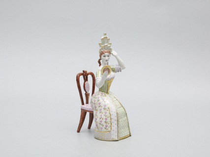 Скульптура Дама с зеркалом Петровская Ассамблея арт. 82.51220.00.1, 