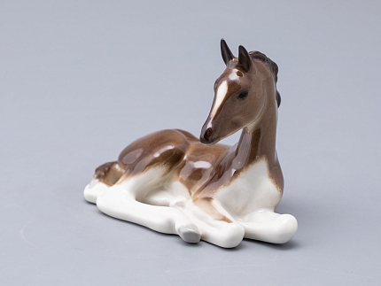 Скульптура Жеребенок лежащий (гнедой) арт. 82.01030.00.1