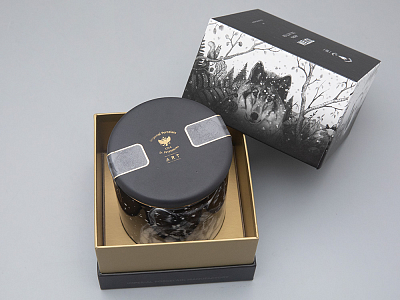 Свеча ароматическая в подарочной упаковке, рисунок Тотем. Волк аромат Тиковое дерево арт. 81.31596.00.1