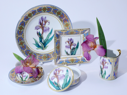 Тарелка декоративная 270 мм в подарочной упаковке, форма Европейская, рисунок Нежный Ирис, арт. 81.32770.00.1, 