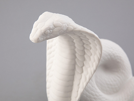 Скульптура форма Кобра, большой размер, в подарочной упаковке, рисунок Белый, арт. 81.33373.00.1