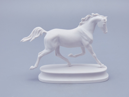 Скульптура в подарочной упаковке, форма Конь Арабской породы, рисунок Белый арт. 81.18628.00.1, 