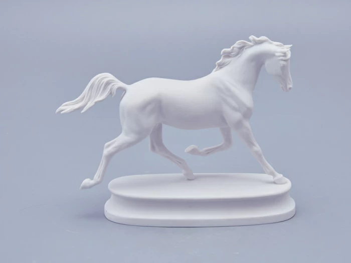 Скульптура в подарочной упаковке, форма Конь Арабской породы, рисунок Белый арт. 81.18628.00.1, 