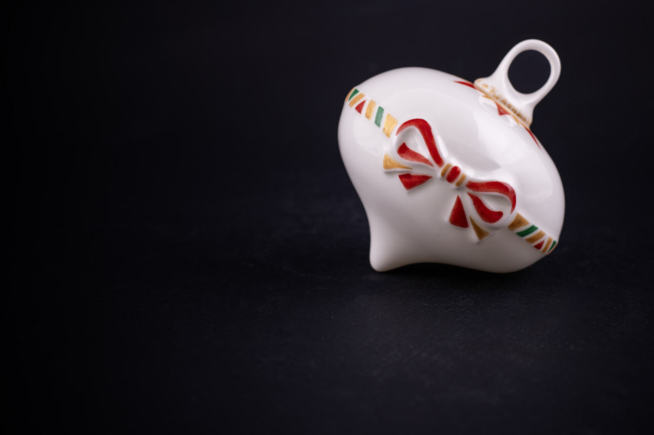 Елочная игрушка Луковица, рисунок Красный бант, арт 60.21180.00.1, 