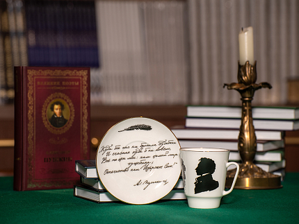 Чашка с блюдцем 165 мл форма Майская рисунок Русские писатели Пушкин, арт. 81.31157.00.1