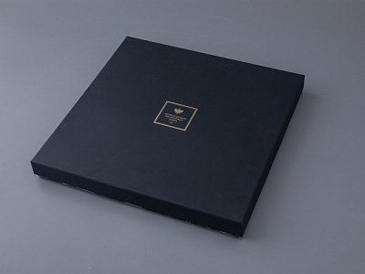 Декоративная тарелка 300 мм в подарочной упаковке, форма Восточная рисунок Черный мустанг, арт 81.34275.00.1