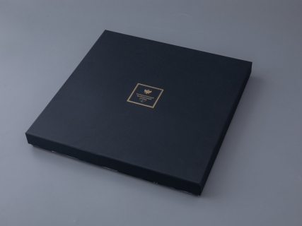 Декоративная тарелка 300 мм в подарочной упаковке, форма Восточная рисунок Черный мустанг, арт 81.34275.00.1, 