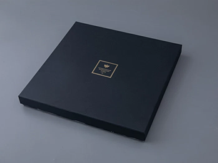 Декоративная тарелка 300 мм в подарочной упаковке, форма Восточная рисунок Черный мустанг, арт 81.34275.00.1, 