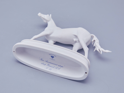 Скульптура в подарочной упаковке, форма Конь Ахалтекинский, рисунок Белый, арт. 81.18627.00.1, 