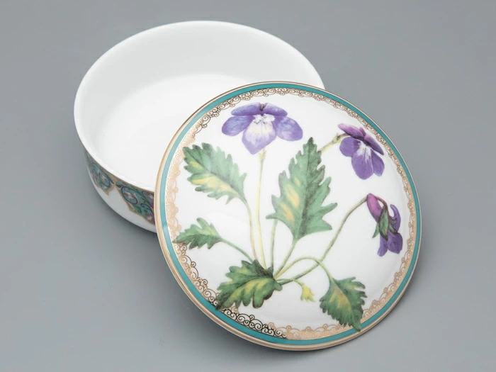 Туалетная коробочка в подарочной упаковке, форма Круглая, рисунок Фиалка надрезанная, арт 81.33190.00.1, 