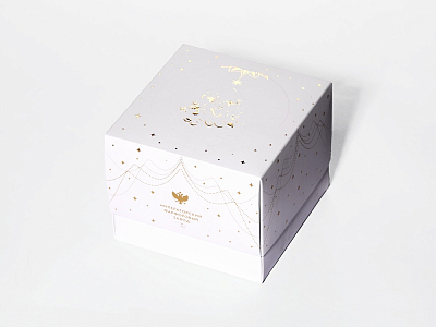 Елочная игрушка в подарочной упаковке, форма Шар с елкой, рисунок Звездопад, арт. 81.33931.00.1