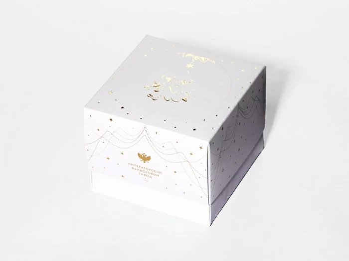 Елочная игрушка в подарочной упаковке, форма Шар с елкой, рисунок Звездопад, арт. 81.33931.00.1, 