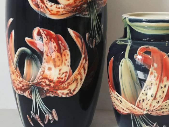 Ваза форма Китайская среднего размера рисунок Ирисы Лилия темный, арт. 80.47142.00.1, 