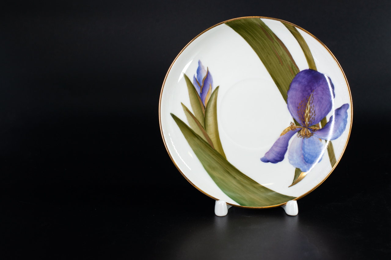 Чашка с блюдцем Фиолетовый ирис, на форме Подарочная, арт 41.00173.00.1, 