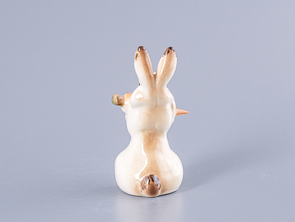 Скульптура Заяц с морковкой № 4 арт. 82.01965.00.1