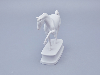 Скульптура в подарочной упаковке, форма Конь Ганноверский, рисунок Белый арт. 81.23029.00.1