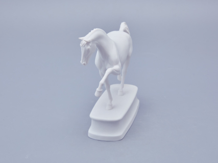 Скульптура в подарочной упаковке, форма Конь Ганноверский, рисунок Белый арт. 81.23029.00.1, 