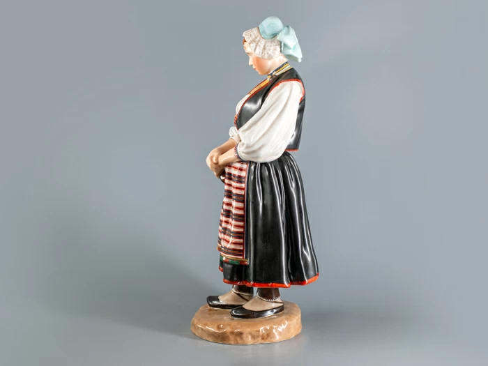 Скульптура Народности России. Финская женщина, арт. 82.93095.00.1, 