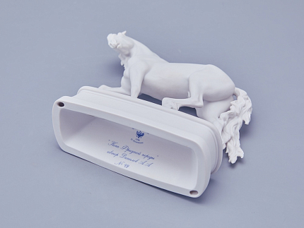 Скульптура в подарочной упаковке, форма Конь Фризской породы, рисунок Белый арт 81.18591.00.1