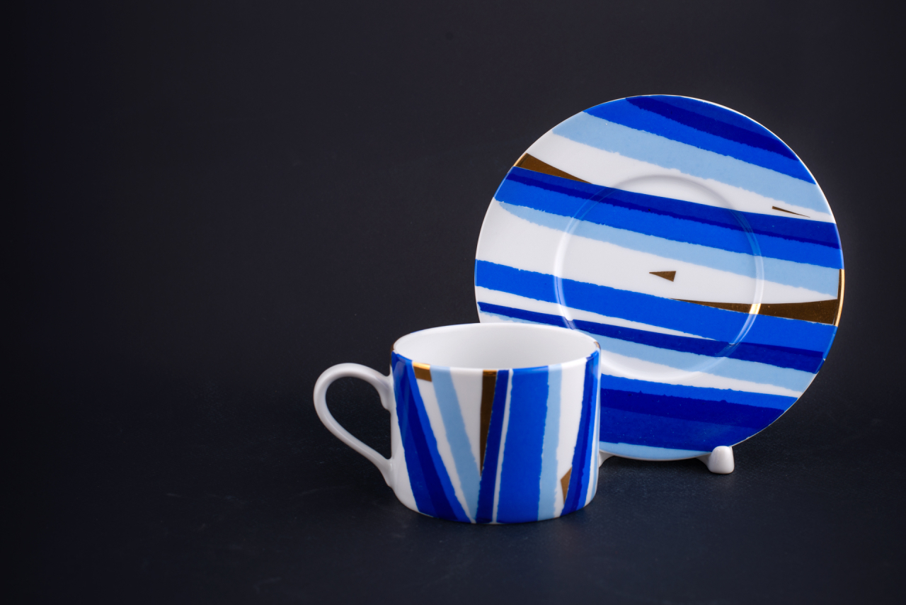 Чашка с блюдцем Синие тени на форме Соло, 