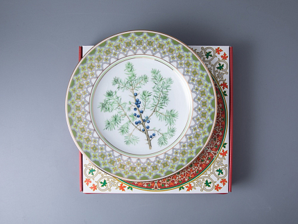 Тарелка декоративная 270 мм в подарочной упаковке форма Европейская рисунок Можжевельник ароматный, арт. 81.33952.00.1