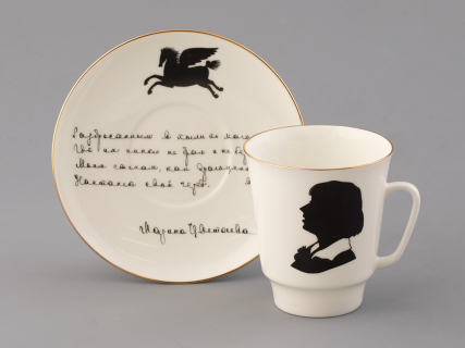 Подарочный набор на 2 персоны Чашка с блюдцем форма Майская, рисунок Русские писатели Есенин, Цветаева, арт. 81.33293.00.1, 