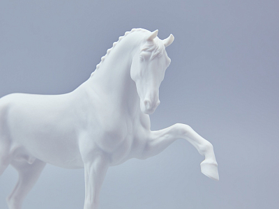Скульптура в подарочной упаковке, форма Конь Ганноверский, рисунок Белый арт. 81.23029.00.1