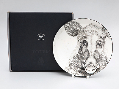 Декоративная тарелка 230 мм в подарочной упаковке, форма Эллипс 2, рисунок Тотем Кабан арт. 81.26810.00.1