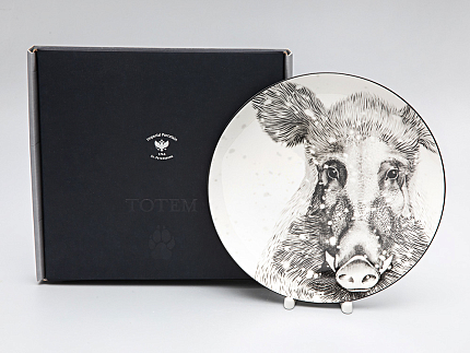 Декоративная тарелка 230 мм в подарочной упаковке, форма Эллипс 2, рисунок Тотем Кабан арт. 81.26810.00.1