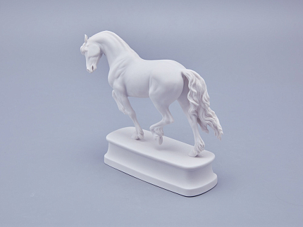 Скульптура в подарочной упаковке, форма Конь Фризской породы, рисунок Белый арт 81.18591.00.1