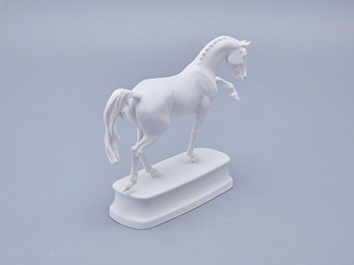 Скульптура в подарочной упаковке, форма Конь Ганноверский, рисунок Белый арт. 81.23029.00.1