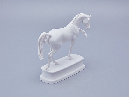 Скульптура в подарочной упаковке, форма Конь Ганноверский, рисунок Белый арт. 81.23029.00.1