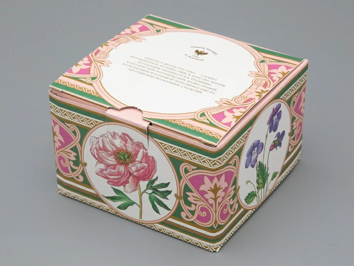 Туалетная коробочка в подарочной упаковке, форма Круглая, рисунок Нежный ирис, арт 81.33189.00.1, 