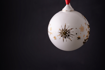 Елочная игрушка Шар с елкой, рисунок Золотая ель, арт 60.21170.00.1