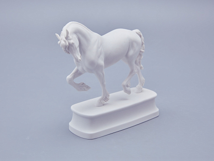 Скульптура в подарочной упаковке, форма Конь Фризской породы, рисунок Белый арт 81.18591.00.1