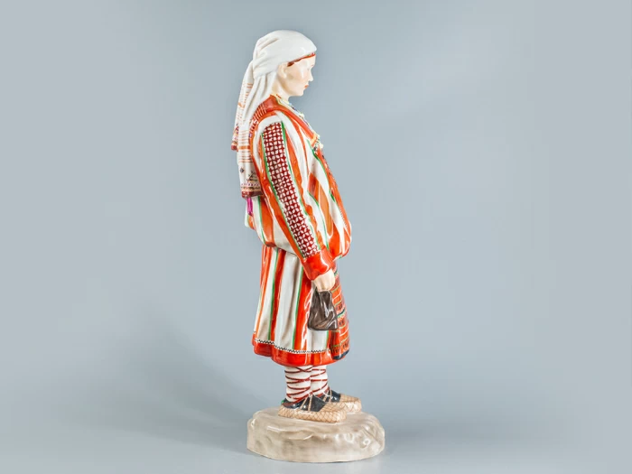 Скульптура Народности России Вотякская женщина арт. 82.66478.00.1, 