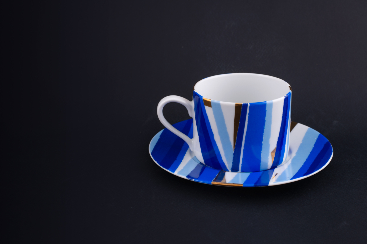 Чашка с блюдцем Синие тени на форме Соло, 