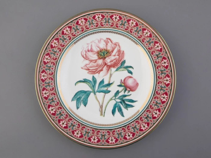 Тарелка декоративная 270 мм в подарочной упаковке, форма Европейская, рисунок Дивный Пион, арт. 81.32771.00.1, 