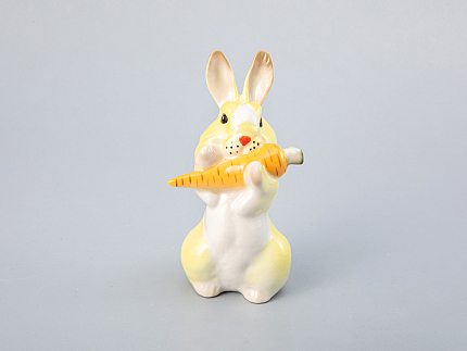 Скульптура форма Заяц с морковкой 2 рисунок Желтый арт. 82.97965.00.1