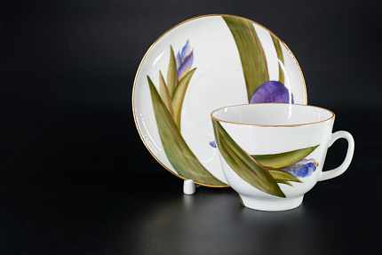 Чашка с блюдцем Фиолетовый ирис, на форме Подарочная, арт 41.00173.00.1