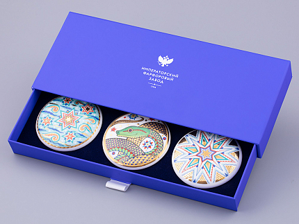 Подарочный набор Ёлочная игрушка, форма Сфера, рисунок Три стихии Змея, арт. 81.32609.00.1