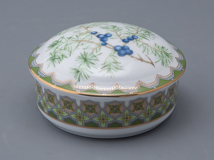 Туалетная коробочка в подарочной упаковке, форма Круглая, рисунок Можжевельник ароматный, арт 81.33955.00.1