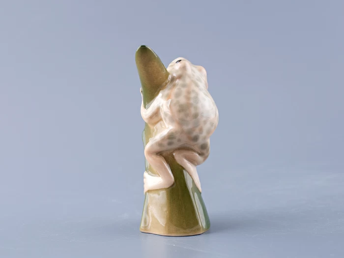 Скульптура Лягушка на листике мраморная арт. 82.63981.00.1, 