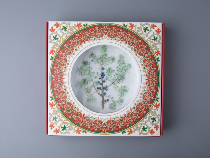 Тарелка декоративная 270 мм в подарочной упаковке форма Европейская рисунок Можжевельник ароматный, арт. 81.33952.00.1, 