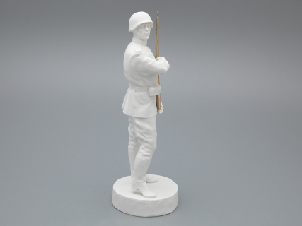 Скульптура Солдат Победы 1945, в подарочной упаковке, Белый бисквит, арт 81.33936.00.1, 