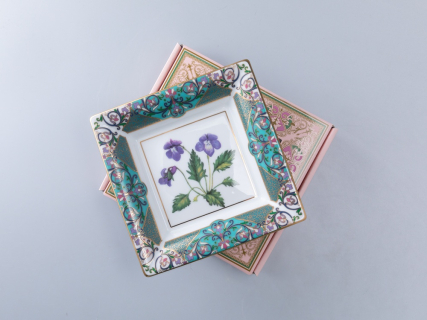 Подставка для мелочей в подарочной упаковке, форма Квадратная, рисунок Фиалка надрезанная, арт 81.34214.00.1, 
