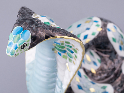 Скульптура форма Кобра, большой размер, в подарочной упаковке, рисунок Серебряная змейка, арт. 81.32811.00.1