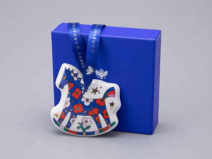 Елочная игрушка в подарочной упаковке форма Лошадка рисунок Синяя, арт. 81.34340.00.1