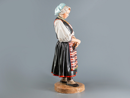 Скульптура Народности России. Финская женщина, арт. 82.93095.00.1