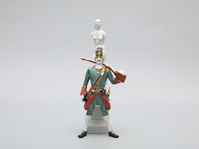 Скульптура Солдат и Венера Петровская Ассамблея арт. 82.51223.00.1